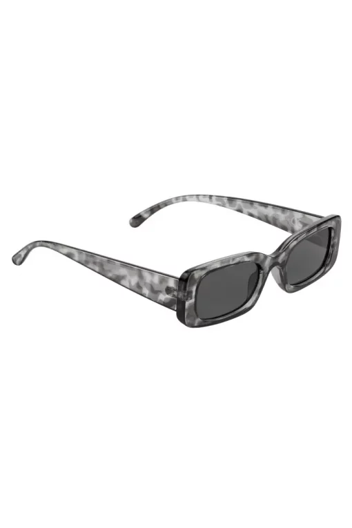 Beschreibung: Eine schwarze Sonnenbrille mit grauen Gläsern.
