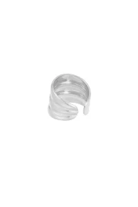 Ein silberner Ring mit offenem Ende und geschwungenem, geschichtetem Design