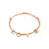 Entdecke das „Love“ Armband – dein perfektes Accessoire! Das trendige Design kombiniert ein leuchtend oranges Band mit goldfarbenen Metallbuchstaben, die das Wort „LOVE“ stilvoll in Szene setzen. Dank des praktischen, verstellbaren Schiebeknotens passt es sich deinem Handgelenk optimal an und begleitet dich durch jeden Tag mit einem Hauch von Eleganz. Hol dir deinen Hingucker und zeige der Welt deinen Style!.
