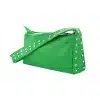 Entdecke die Bag-Babe – deine stylische Begleiterin für jeden Tag! Stell dir diese trendige, grüne Handtasche mit ihrem coolen, rechteckigen Design vor. Der breite Schulterriemen sorgt nicht nur für Komfort, sondern wird durch die verspielten weißen Polka Dots zum echten Hingucker. Der glänzende Look verleiht der Tasche das gewisse Etwas und der praktische Reißverschluss oben hält alle Ihre Essentials sicher verstaut. Die schlichte, weiße Kulisse lässt das Bag-Babe in voller Pracht strahlen – genau wie du es verdienst! Greif zu und setze ein Statement aus Stil und Klasse!.
