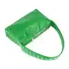 Entdecke die Bag-Babe, Deine neue grüne Lieblingstasche! Mit ihrem rechteckigen Design und ihrer leicht strukturierten Oberfläche ist sie ein echter Hingucker. Der Reißverschluss sorgt dafür, dass Deine Schätze sicher verstaut sind, während der breite Schultergurt mit coolen Metallnieten für einen modernen Look sorgt. Stilvoll präsentiert auf einem weißen Hintergrund – diese Tasche ist einfach unwiderstehlich!.