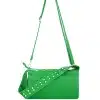 Hey du! 🌿 Suchst du nach einem echten Hingucker für deinen Style? Die Bag-Babe ist genau das, was du brauchst! Diese grüne Schultertasche kombiniert minimalistisches Design mit maximalem Wow-Faktor. Mit ihrem rechteckigen Look passt sie zu jedem Outfit und lässt dich strahlen! Der lange, verstellbare Riemen sorgt für ultimativen Tragekomfort, während der kurze Henkel mit Nieten einen coolen Akzent setzt. Perfekt präsentiert vor einem schlichten weißen Hintergrund – einfach zeitlos und modern. Hol dir jetzt dein neues Lieblingsteil und zeige der Welt deine neue Tasche-Liebe! 💚.