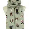 Entdecke dein neues Lieblings-Accessoire: Der strahlend hellgrüne Lieblingsrudel-Schal, der dich zum Hingucker macht. Mit seinen verspielten Hunde-Illustrationen – inklusive Frechen Accessoires wie Brillen und Hüten – verleiht er deinem Look das gewisse Etwas. Leg ihn dir lässig um den Hals und zeige die lebendige Designsprache und die sanfte Textur dieses Must-Haves. Bereit, deinen Stil aufzufrischen?.