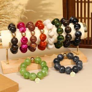 Entdecke deine neuen Lieblings-Accessoires: Style dein Outfit mit den farbenfrohen GIUNO Bold Beads Armbändern!
