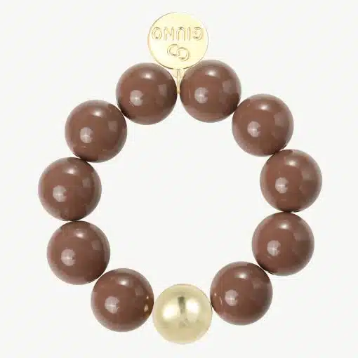Entdecke dein neues It-Piece: Ein modernes Armband aus kräftigen braunen Perlen, veredelt mit goldener Perle und Gucci-Logo.
