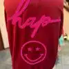 Strahle Lebensfreude aus - auf deinem Rücken! Das leuchtend rote Be Happy Sweatshirt ist dein persönliches Statement-Piece. Der moderne Print "hap" kombiniert mit dem Smiley Face und den pinkfarbenen Sternaugen sorgt für echte Hingucker-Momente. Zieh es an und bring Farbe, Style und positive Vibes in jeden Tag!.
