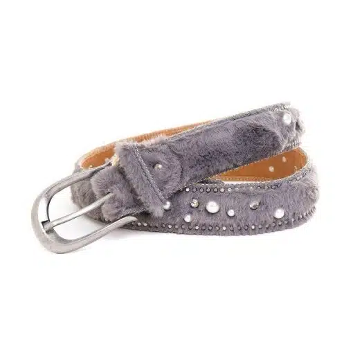 Entdecke den GlamFur Belt: Dein stylisches It-Piece in grauem Kunstfell mit Metallic-Schnalle und coolen Nieten - absolut modern!.