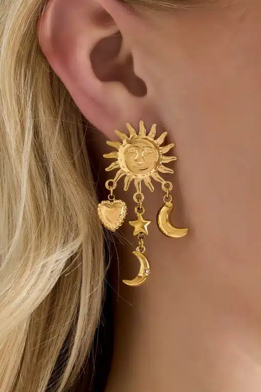 Trage den "Liebe bis zum Mond und zurück" Ohrstecker mit Sonnen-, Herz-, Stern- und Mondanhängern - dein Zeichen echter Zuneigung!.
