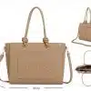 Erlebe die Toos Handtasche in Beige mit "TOOS" Prägung - von allen Seiten gezeigt, modern & stilvoll, 35x28x12 cm.