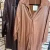 Entdecke deinen modernen Look: Style dich mit den Valentina Longhemden in Braun und Beige aus luxuriösem Kunstleder!.