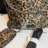 Entdecke die Wild Cat Bag von VALENTINI: Leopardenmuster, glänzende Kette & passende Pouch - dein Fashion-Statement!.
