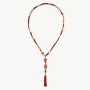 Entdecke das Boho Buddha Necklace - stylische orange-braune Perlen, einen trendigen Sternanhänger & rote Quaste für deinen Look!