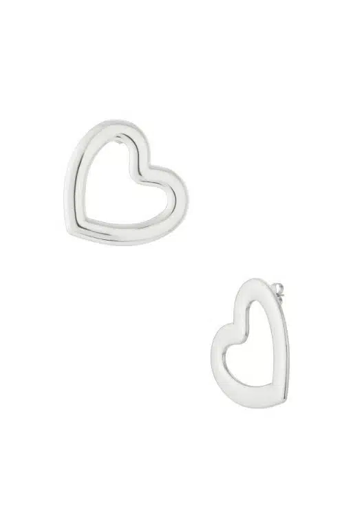 Erlebe den Wow-Effekt: Mit diesen glänzenden Must have Ohrsteckern in Silber-Herzform setzt du trendige Statements!.