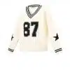 Erlebe den Varsity Star Pulli: Cremefarben, fetzige "87", trendige Stern-Patches & angesagte schwarze Streifen-Details.