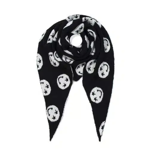 Entdecke deinen neuen Lieblingsschal: Schwarzer Allover happy Dreieckschal mit coolen Smileys & Sternen - stylisch und einzigartig!.