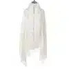 Entdecke den Jolina Poncho Schal: Weißes Design mit flauschigem Fellbesatz und Fransen - dein Must-have für luxuriöse Looks!.