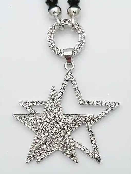 Mit dem Twinkle Face Wechsel Anhänger strahlst du in trendigem Design: Zwei Sterne, funkelnde Steine - dein himmlischer Look!.