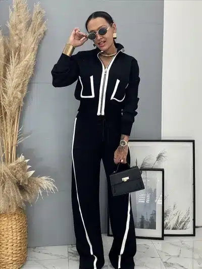 Erlebe deinen Style: Im Zweiteiler "Black & White Chic" mit weißen Streifen, Sonnenbrille und Tasche bist du ein Fashion-Highlight.