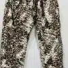 Gönn dir stylische Snake-Print-Hose in Braun-Weiß mit bequemem Kordelzug - dein neues Trend-Piece wartet auf dich!.