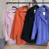 Entdecke die Teddy Style Mäntel in Pink, Orange, Schwarz und Lila - trendige Highlights für deinen modernen Look!.