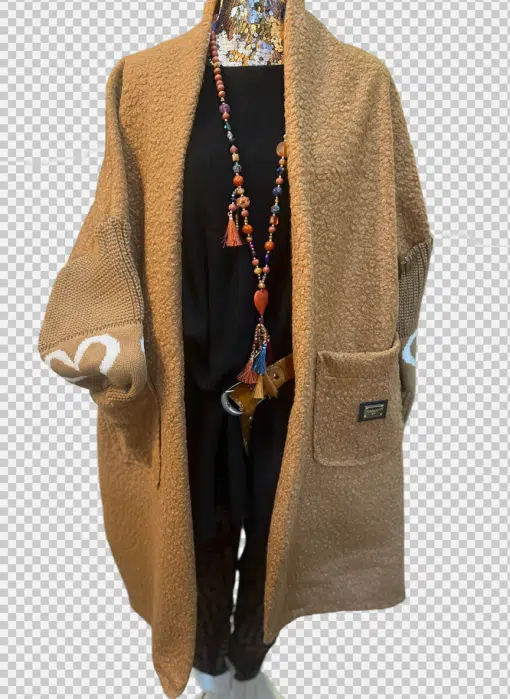 Entdecke deinen Look: Trage den offenen, sandfarbenen Herzstück Cardigan über Schwarz, dazu ein It-Piece-Necklace und Braungürtel.