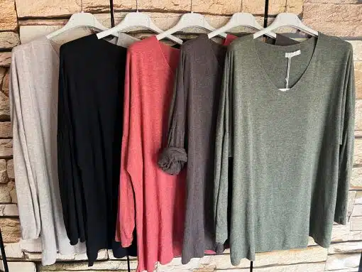 Entdecke deinen Look: Fünf Pure Basics Shirts in coolen Farben warten auf dich - stylisch, komfortabel und absolut modern!.