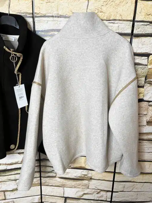 Entdecke die "Boxy Style Jacke": Hellgrau, angesagte Nähte, markant-kastiger Fit - hol dir jetzt dein Trendpiece!.