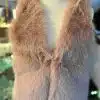 Entdecke jetzt die Mattea Fellweste - ein ärmelloser Eyecatcher in Pink und Grau, stylisch präsentiert für deinen Look!.