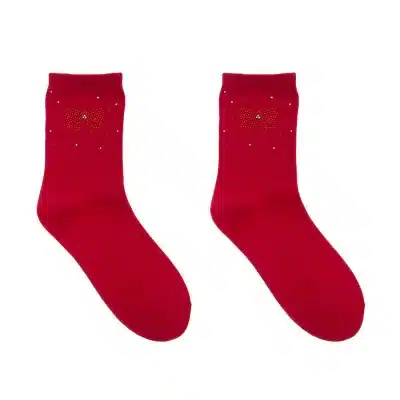 Entdecke deine neuen Lieblingssocken: Rote Socken mit stylischen Schleifen und Punkten - perfekt für deinen modernen Look!.
