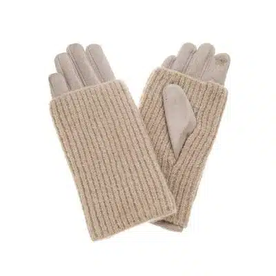 Entdecke die Rosalind Handschuhe: Moderne, beige Strickhandschuhe mit gerippter Struktur und weicher Wildleder-Innenfläche für dich.