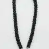 Entdecke deinen Style mit dieser schwarzen Perlenkette und silbernem Anhänger - glitzernde Steine setzen dich modern in Szene!.