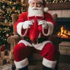 Erlebe die Magie: Du sitzt wie Santa am Kamin, hältst deine Santa Sparkle Socks-rote Socken mit fröhlichen Schneemännern.
