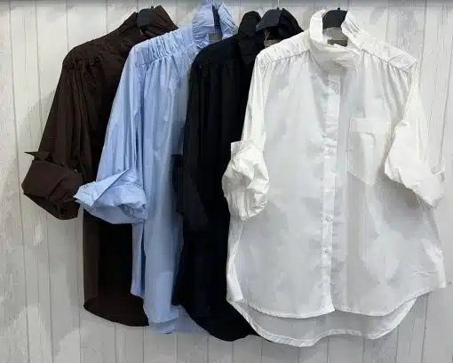 Entdecke deine neuen Lieblingsblusen: Vier modische Everyday Cotton Blusen mit Stehkragen warten stilvoll auf dich!.