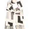 Spüre den Trend: Trage den Zwillingsherz Schal in Cream mit schwarzem und grauem Geo-Muster - lässig, modern, einzigartig.