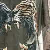 Erlebe den Wild Clash: Zwei stylische, fauchende Großkatzen machen deine Tunika zum modernen Statement-Piece!.