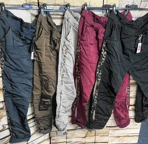 Entdecke deinen neuen Look: Shiny Leo Pants XL in Schwarz, Braun, Beige und Burgund - stylisch, modern und absolut angesagt!.