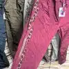 Entdecke jetzt die Shiny Leo Pants XL in Maroon mit stylischem Snake-Print! Hol dir deinen trendigen Hingucker am Hosenständer.