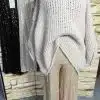 Du rockst einen klobigen Cream-Knit-Sweater und der funkelnde Midnight Sparkle Hose-Glanz trifft Komfort vor schimmernden Kleidern!.