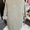 Entdecke deinen "Alpaca Dream Cardigan" - gemütlicher Grobstrick in Beige aus Wollmix, lässig gerollte Ärmel, dein Style-Upgrade!.