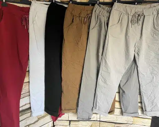 Entdecke die moderne Uni "Zauberhafte Hose 2025 - Autumn Vibes" in trendigen Farben - stilvolle Auswahl wartet auf dich!.