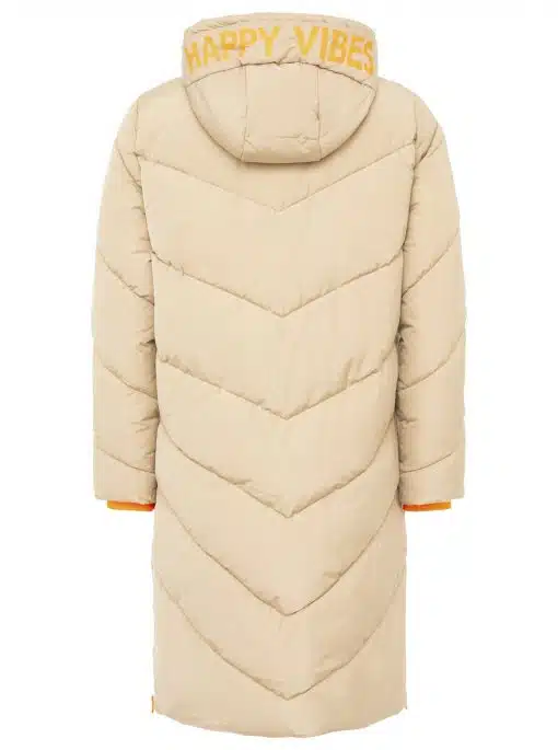 Erlebe den modernen "Happy Vibes" Steppmantel in Beige - mit Kapuze und angesagtem gelbem HAPPY VIBES-Schriftzug auf deinem Rücken.