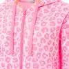 Mit der Zwillingsherz Sweatjacke "Leo Neon" ziehst du alle Blicke auf dich - pinker Leo-Print und cooler Frontzip.