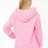 Du trägst die stylische Zwillingsherz Sweatjacke "Leo Neon" in coolem Pink-Leo-Print - ein echtes Fashion-Statement!.