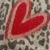 Setz ein stylisches Statement: Ein rotes Herz auf grauem Stoff, Animal Print - verpass deinem Winterschal das gewisse Etwas!.