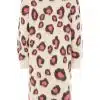 Entdecke deinen Kuschel-Cardigan "Soft Leo" von Zwillingsherz: Sanftes Creme mit pink-braunem Leo-Look - modernes Must-have!.