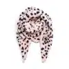 Mit dem "Soft Rebel" Kunstfell Schal in Pink mit schwarzen Spots setzt du ein modernes Statement - stylisch, auffällig und einzigartig.