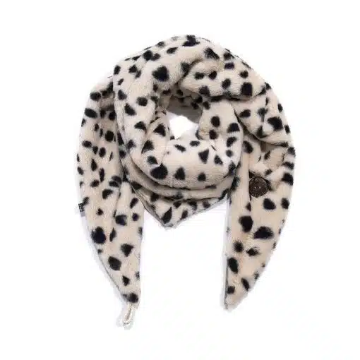 Setz ein Statement mit dem "Soft Rebel" Kunstfell Schal in Beige mit schwarzen Dalmatiner-Spots - das Upgrade für deinen Look!.