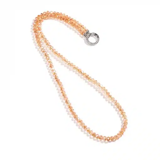 Entdecke deine elegante Vario Kette: Facettierte Perlen in Pfirsich, stilvoll mit rundem Silberverschluss - zeitgemäß und edel.