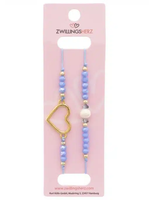 Entdecke dein neues Must-have: Zwei blaue Perlenarmbänder auf pinker Karte - mit goldenem Herz- und weißem Akzent.