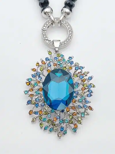 Erlebe den Blue Diamond Wechsel Anhänger: Dein Statement-Stück mit großem blauen Edelstein und funkelnden, farbigen Kristallen!.